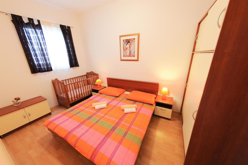Apartments Marija Petricevic Podstrana Rom bilde